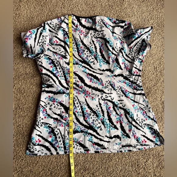Woman’s size Large Cherokee Infinity scrub top zebra print - Picture 7 of 8
